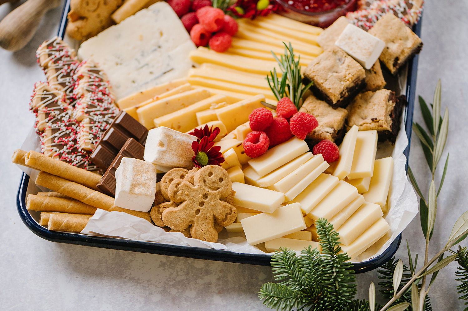 https://www.rothcheese.com/wp-content/uploads/2021/12/roth-holiday-cheeseboard-13.jpg